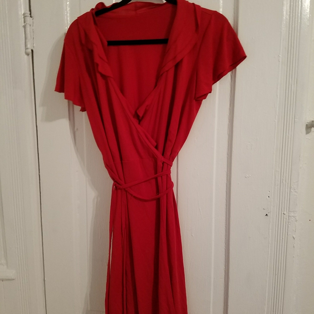 Red simple wrap dress layered collar/sleeve